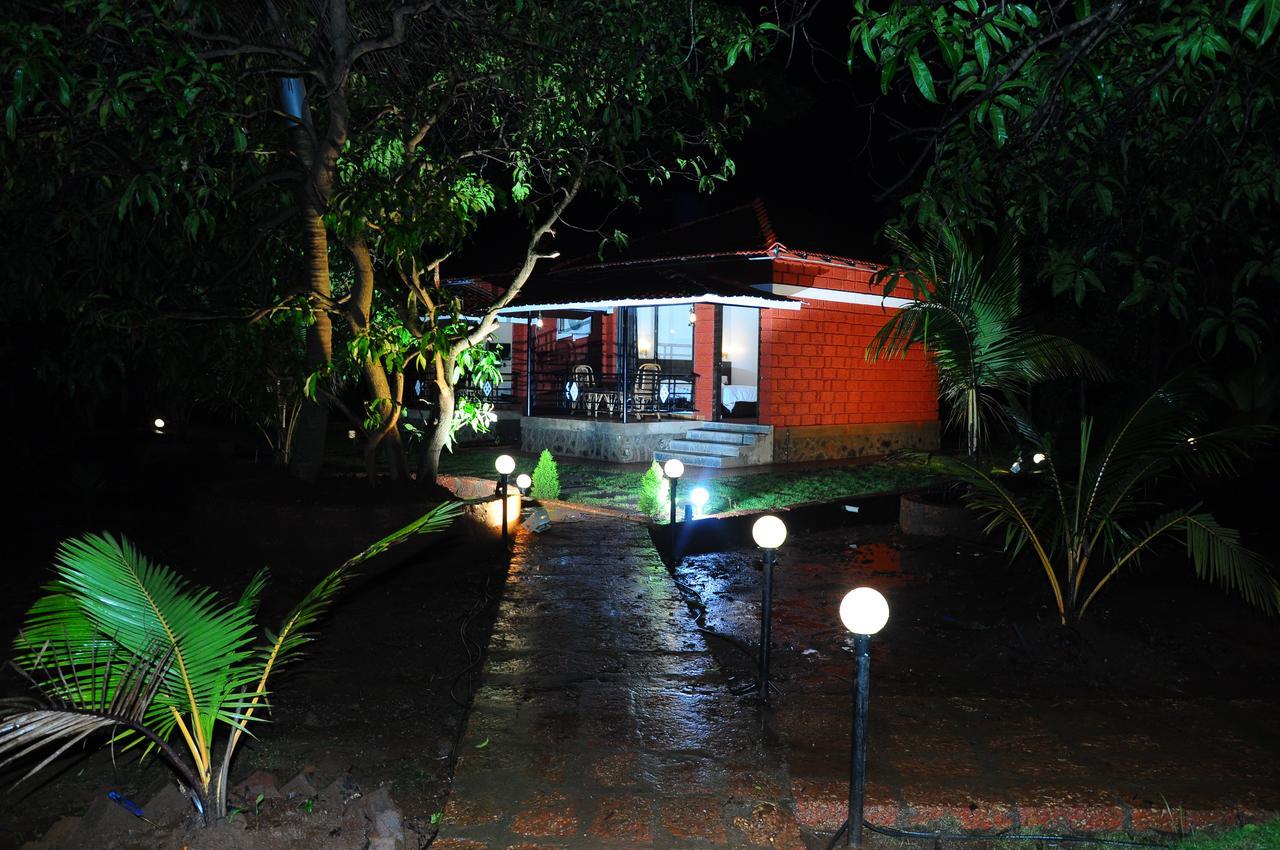 Chiplūn Red Roof Farmhouse מראה חיצוני תמונה