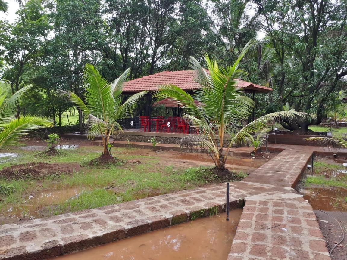 Chiplūn Red Roof Farmhouse מראה חיצוני תמונה